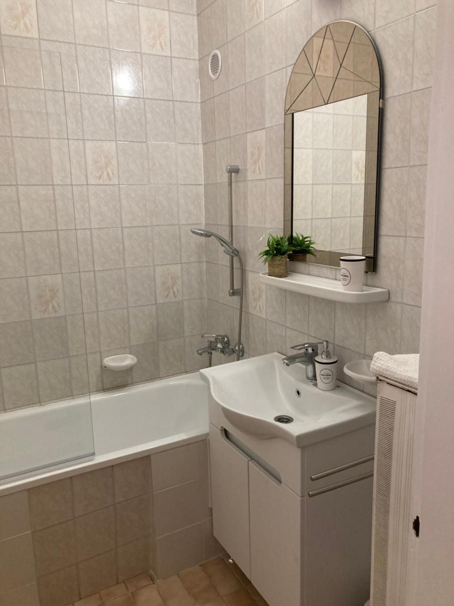 Belvarosi Classic Apartman 85 Square Meters Szombathely Extérieur photo