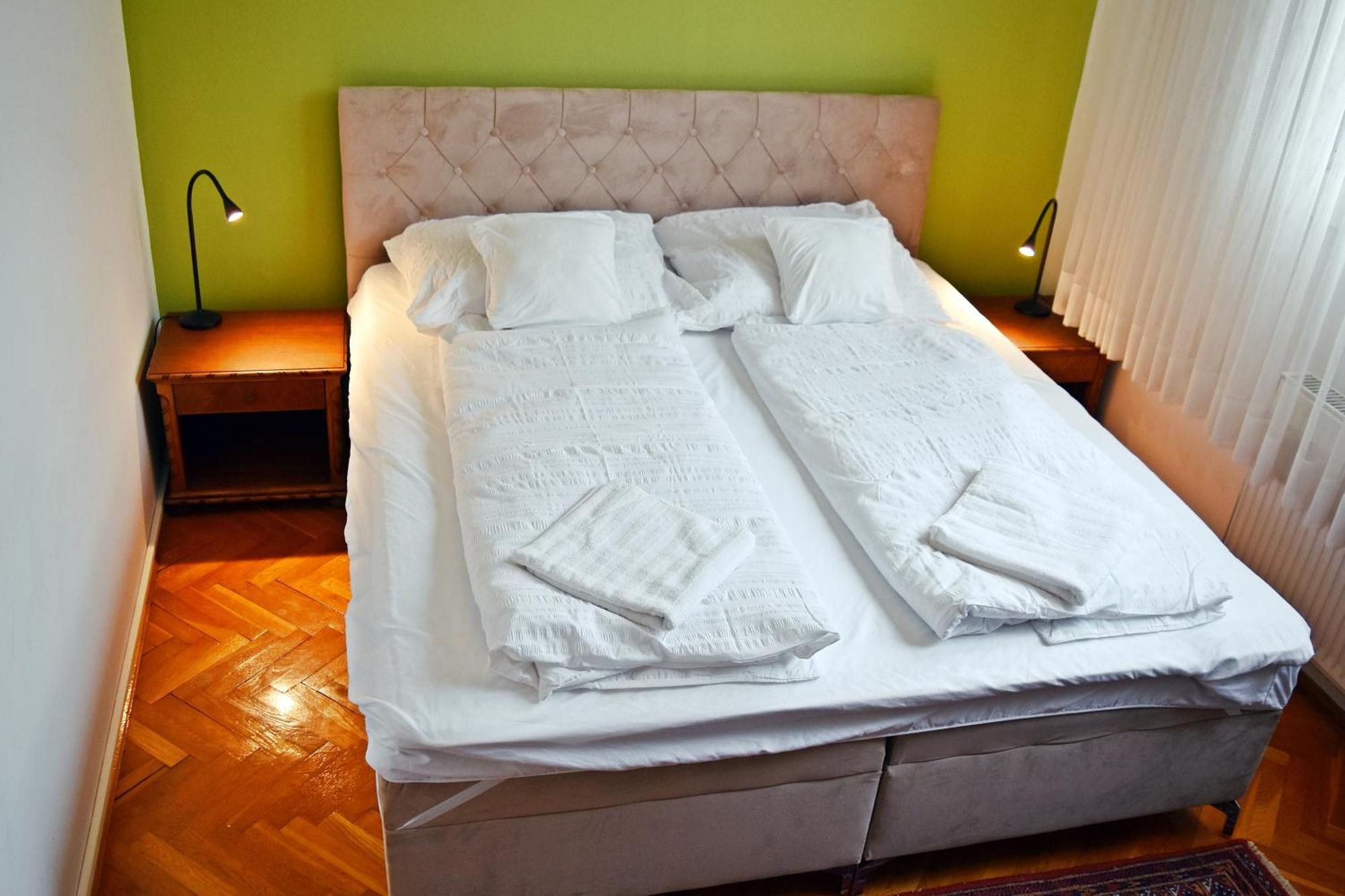 Belvarosi Classic Apartman 85 Square Meters Szombathely Extérieur photo