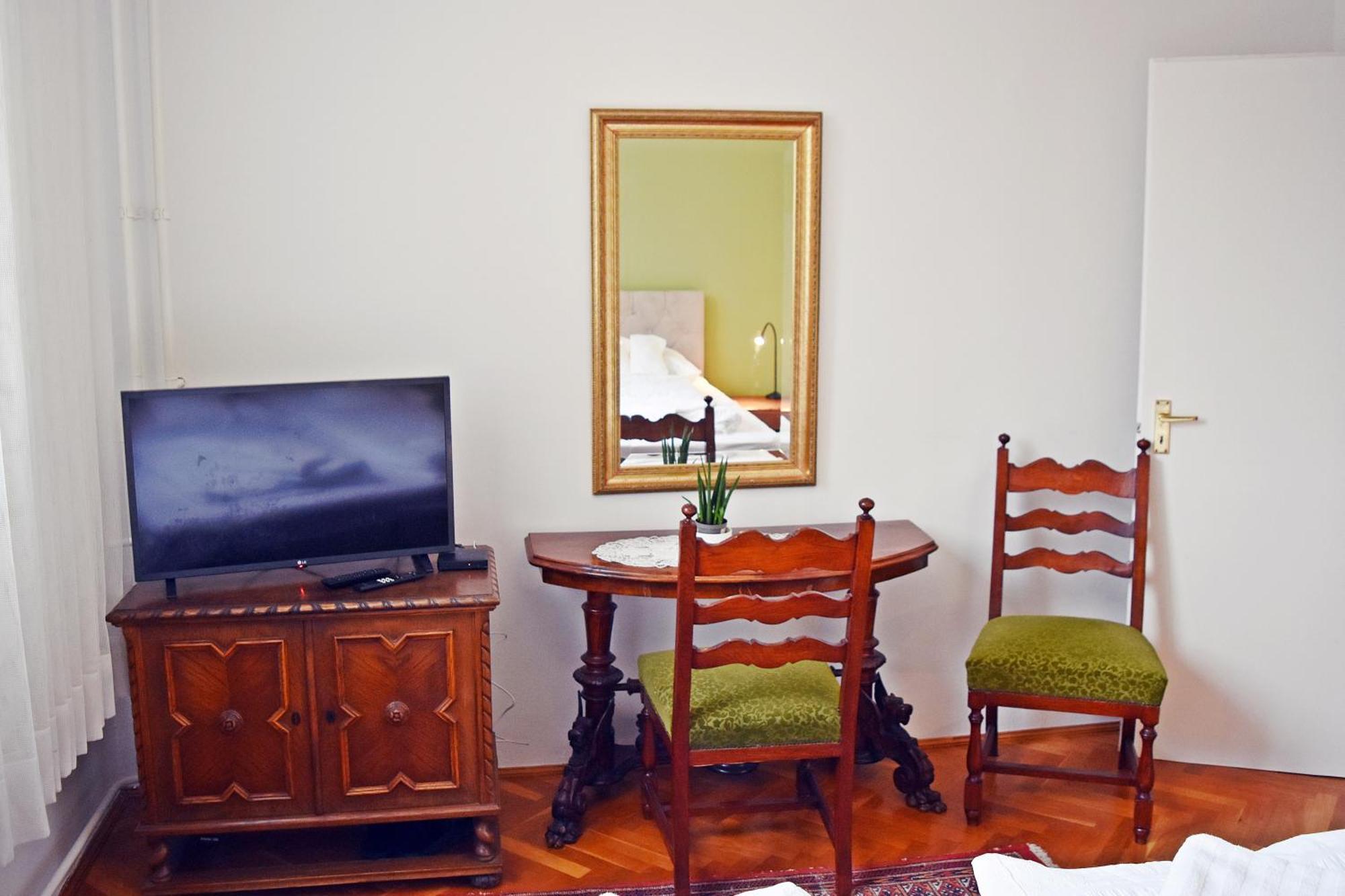 Belvarosi Classic Apartman 85 Square Meters Szombathely Extérieur photo