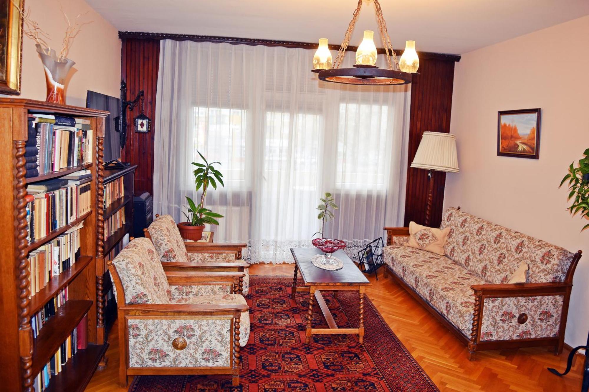 Belvarosi Classic Apartman 85 Square Meters Szombathely Extérieur photo